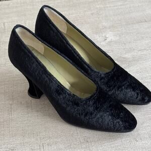 Yves St. Laurent YSL Vtg Black Velvet Pumps Size 6